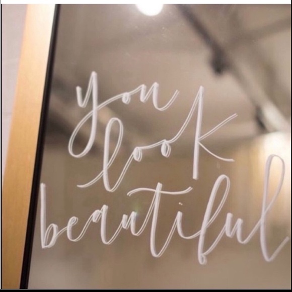 NEW•S-L•Top Bun Silhouette Print Tee•NWT• - Picture 8 of 17